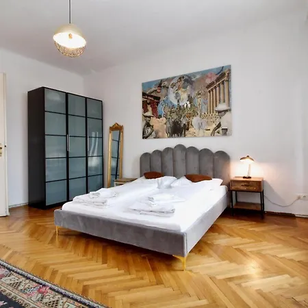 Bright Elegant Flat In Center Apartment *