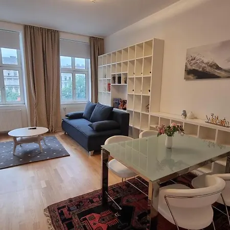 Apartment Sunny Next To Metro 1br *