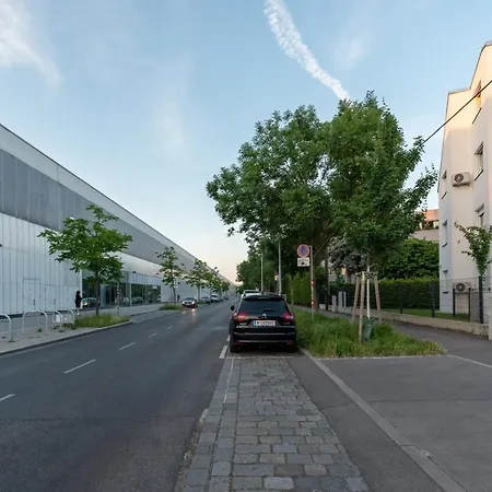 Gruene Ruhelage, 20 Minuten Ins Zentrum Und Parkgarage Apartment