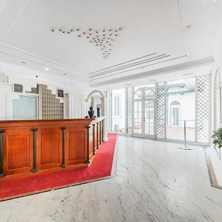 Hotel Self-check-in Adlon
