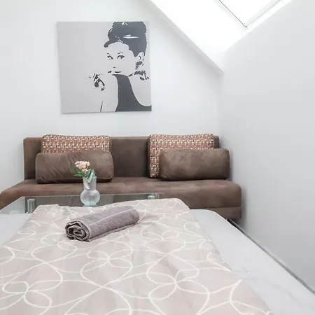 Private Triple Bedroom In Shared Dw171-4