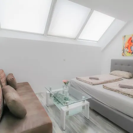 Private Triple Bedroom In Shared Dw171-4 Vienna