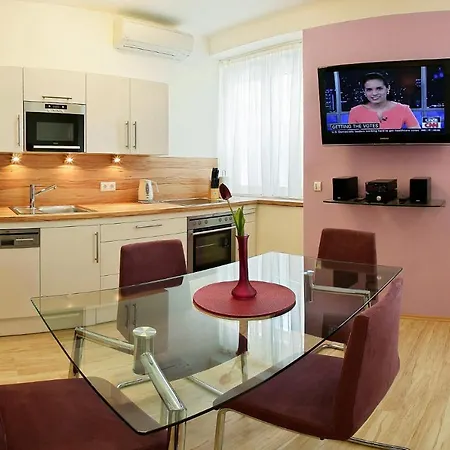 - Cav Apartmanhotel
