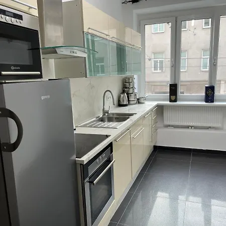 Apartment A&a Living - Best Location In !!! *