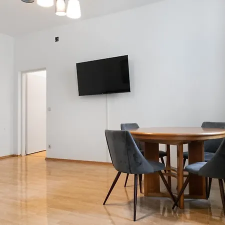 Welcoming 3br Budget Apt. Well Connected * Vienna