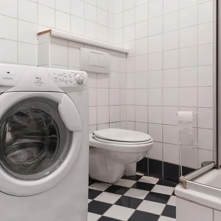 Welcoming 3br Budget Apt. Well Connected *