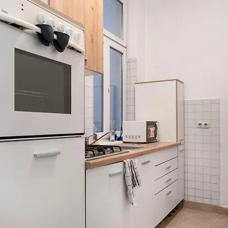 Apartment Welcoming 3br Budget Apt. Well Connected