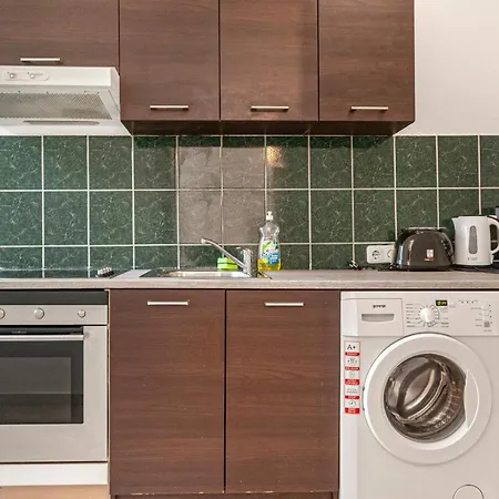 Budget & Friendly 1br Well Connected
