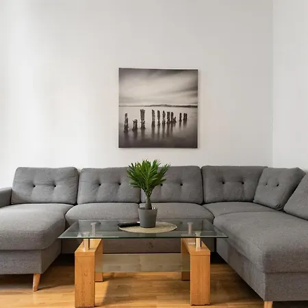 Welcoming 3br Budget Apt. Well Connected Apartment *