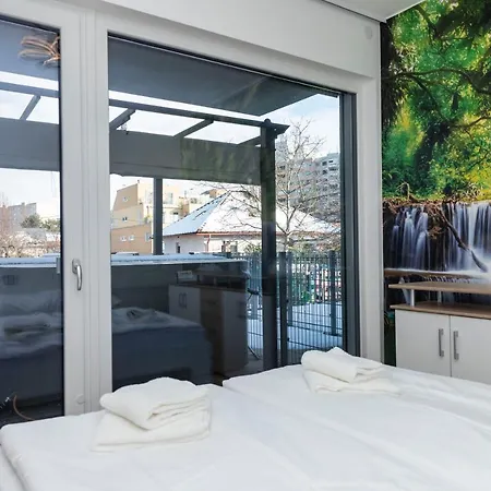Pool And Hot Tub - Romantic Hideaway Apartment *