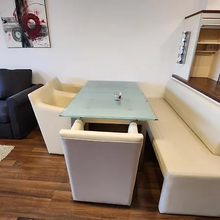 Apartment Wonderful For 4 On The Danube River, Next To Vic & Austria Center Vienna