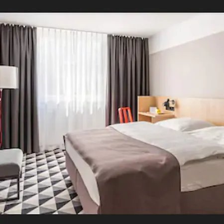 Hotel Azimut 4*