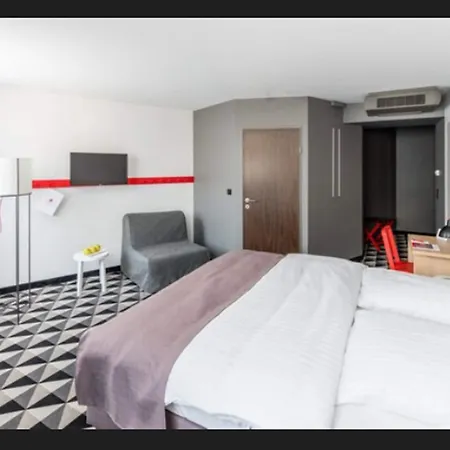 Hotel Azimut 4*