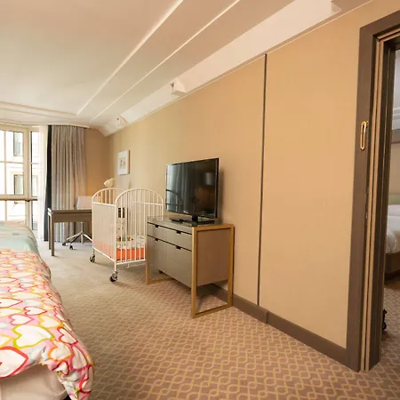 Hilton Plaza Hotel 4*