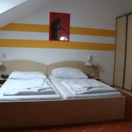Lenas Donau Hotel Vienna
