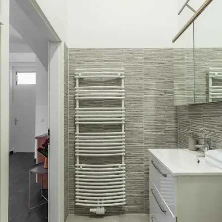 Apartment Free Parking I 458 Mbitwifi I Kingsize Bed *