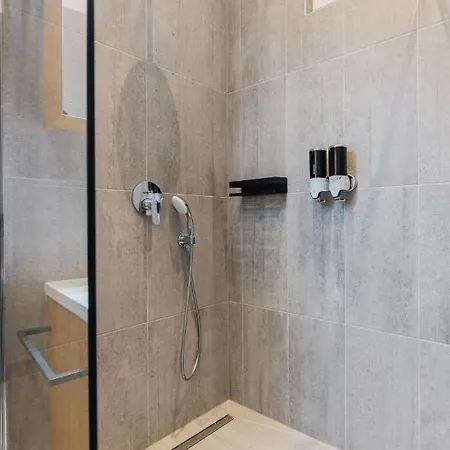 120 M2 4-rooms In A Center Wien