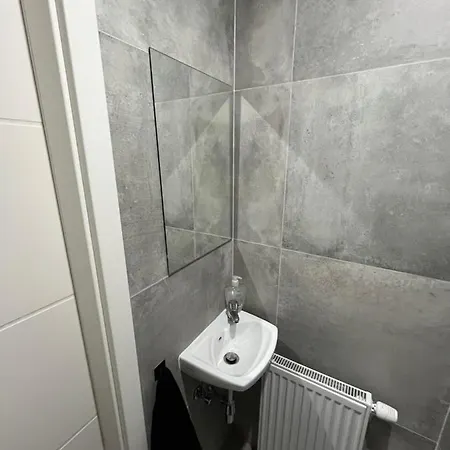 Apartment A&a Living - Best Location In !!!