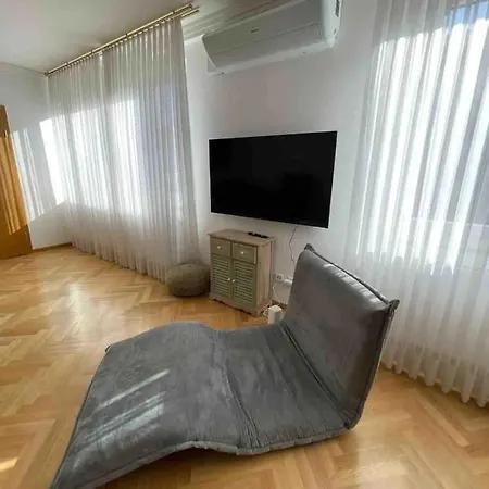Designer Apartment *