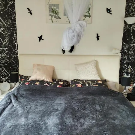 Day Nightand Art Apartment
