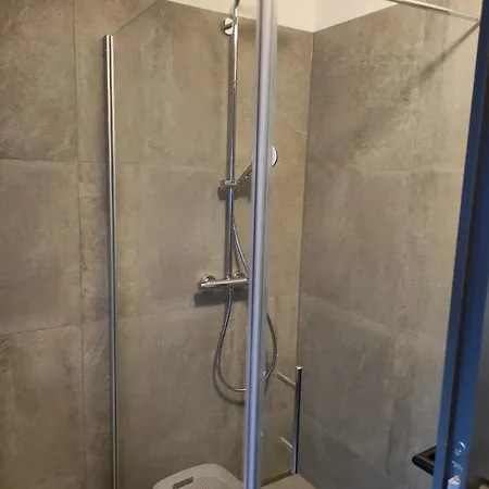 Apartament Luxurioeses Penthouse Mit Blick Auf Uno-city Und Dem Kaiserwasser. 3schlafzimmer, 2 Baeder, Privat Lift Ins Wiedeń
