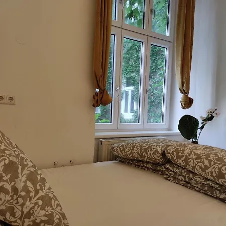 Gumpendorfer Giggles: A Hop, Skip & A Subway From The City! Bed & Breakfast