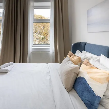 Large Garden-view Balcony Comfort Retreat 1020-vienna *