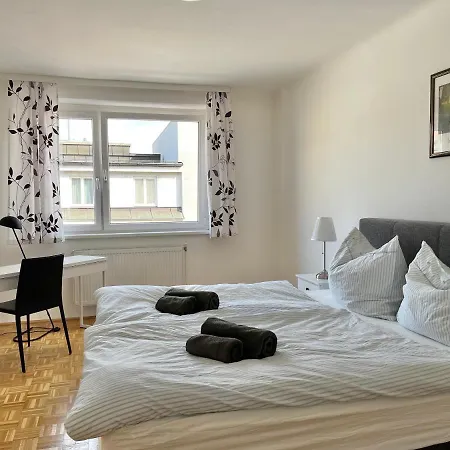 Central Retro 10 Apartment