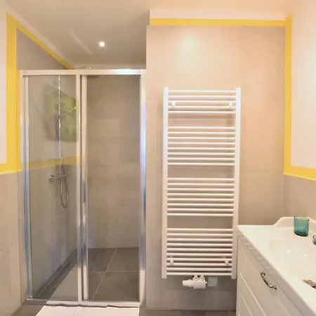 Apartment Spacious And Comfy With 3 Bedrooms *