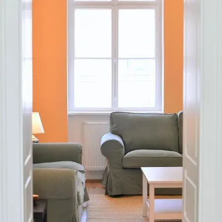 Spacious And Comfy With 3 Bedrooms Apartment