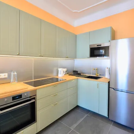 Spacious And Comfy With 3 Bedrooms Apartment