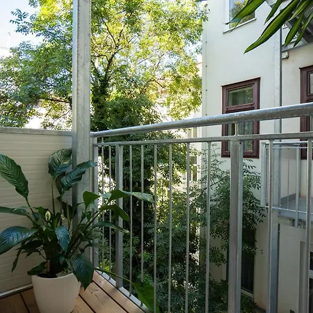 Brand-new With A Patio Apartment Wien