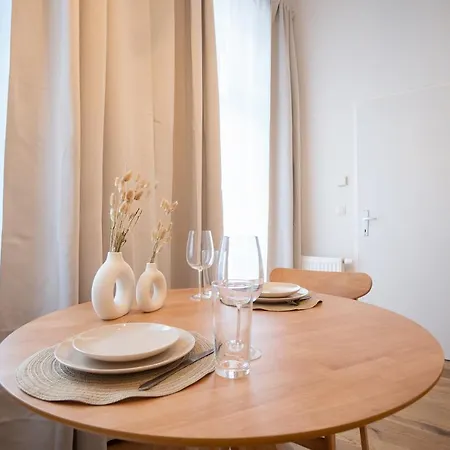 Brand-new With A Patio * Wien