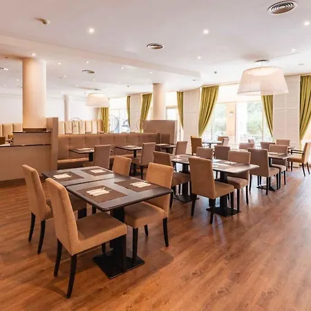 Plaza Premium Hotel