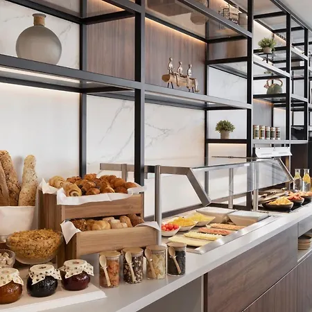 By Marriott East 4* Βιέννη