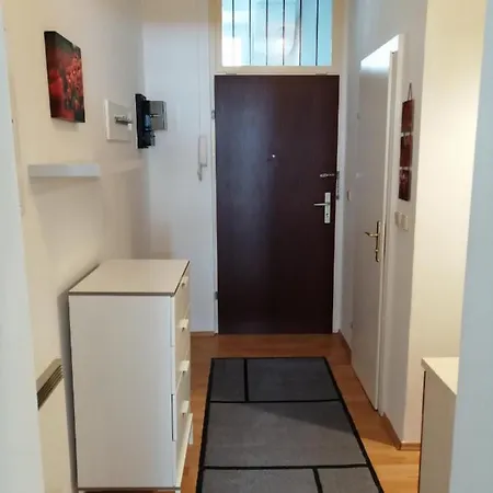 Apartment & Near Reumannplatz *