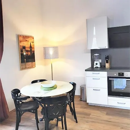 Apartment & Near Reumannplatz
