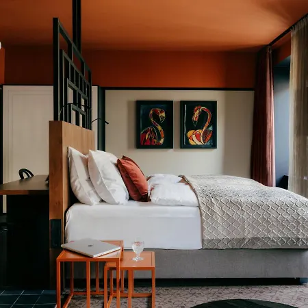 Weltwien Luxury Art & Free Parking Aparthotel 4*