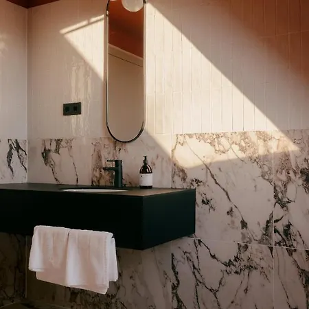 Weltwien Luxury Art & Free Parking Aparthotel 4*