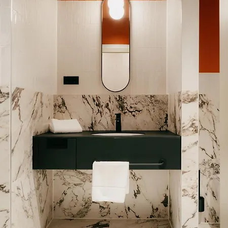 Weltwien Luxury Art & Free Parking Aparthotel 4*