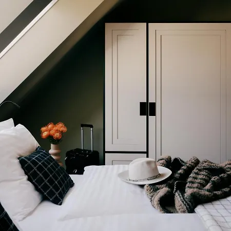 Weltwien Luxury Art & Free Parking Aparthotel