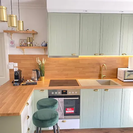 Royal Deluxe-free Garage,balcon,near Schoenbrunn Appartement Wenen