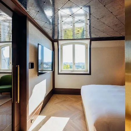 Отель Almanac Palais 5*