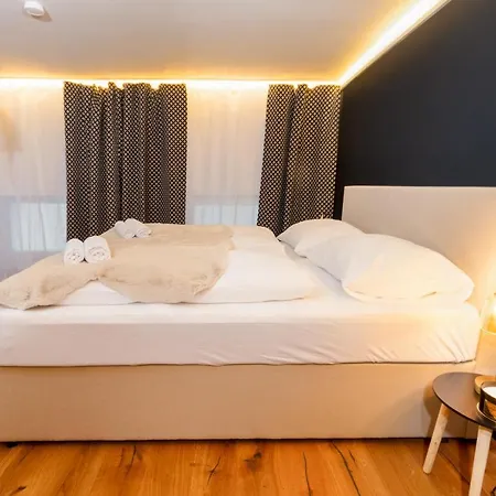 Zentral - Netflix - 2 Stoecke - Arbeitsplatz 维也纳