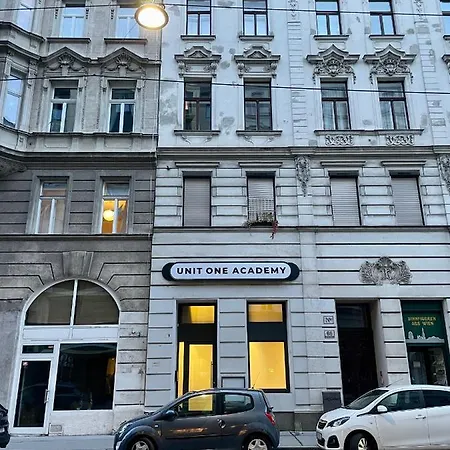 Zentral - Netflix - 2 Stoecke - Arbeitsplatz