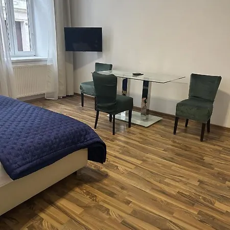 Cozy Center Apartment *