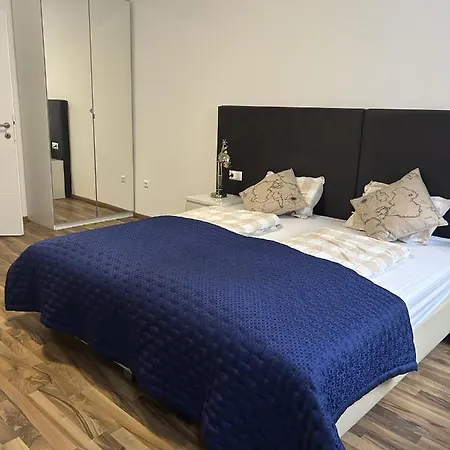 Cozy Center Apartment *
