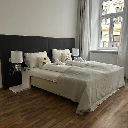Cozy Center Apartment