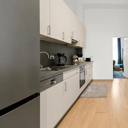 5 Bedrooms - 143 M² - Near Main Station *
