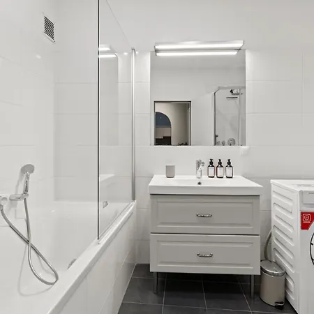 5 Bedrooms - 143 M² - Near Main Station Apartment *
